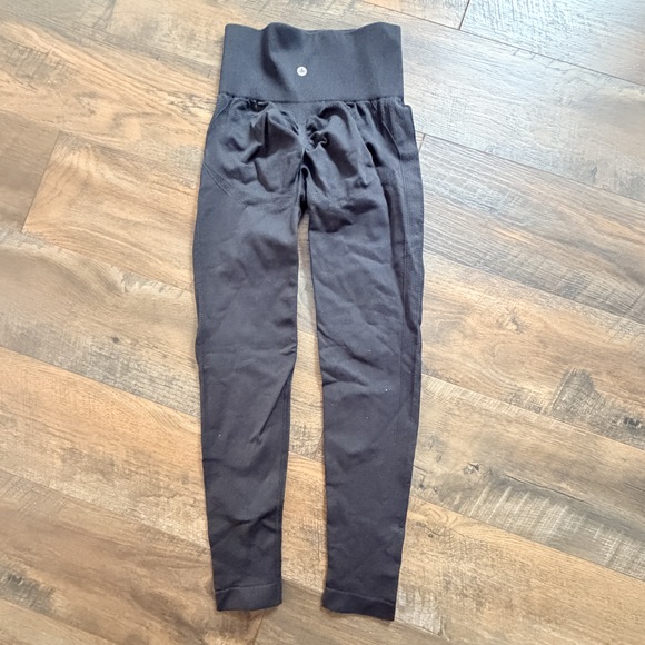 Halara Seamless flow ultra-sculpt butt lifting capri bundle xs in Gray - Picture 5 of 8